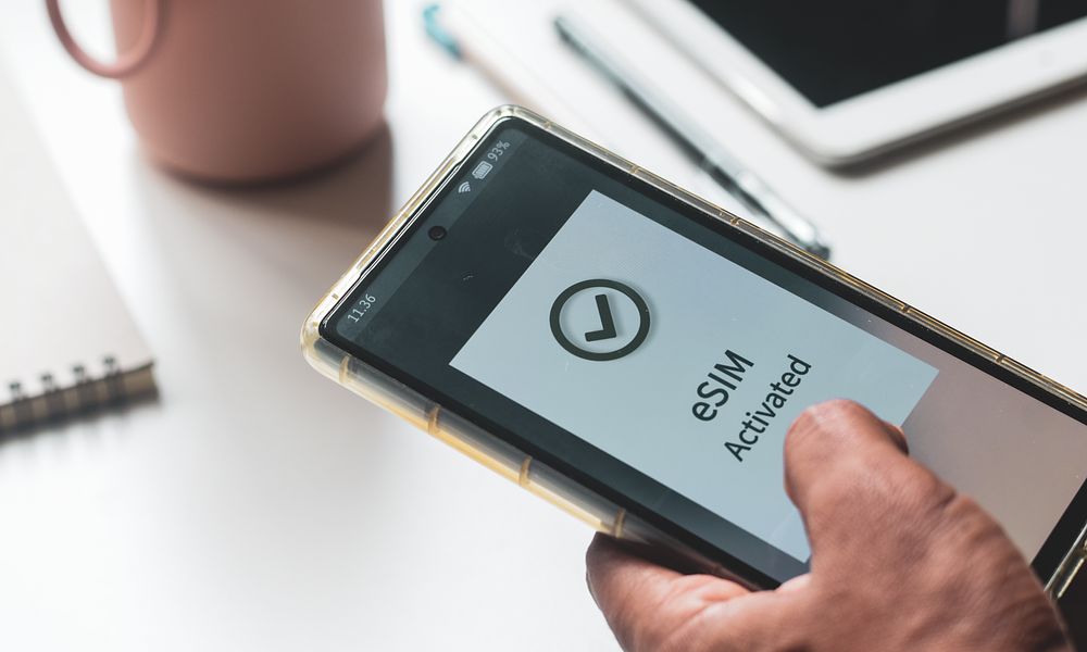 複数のeSIMを1台のスマホで使える？デュアルeSIMとは？