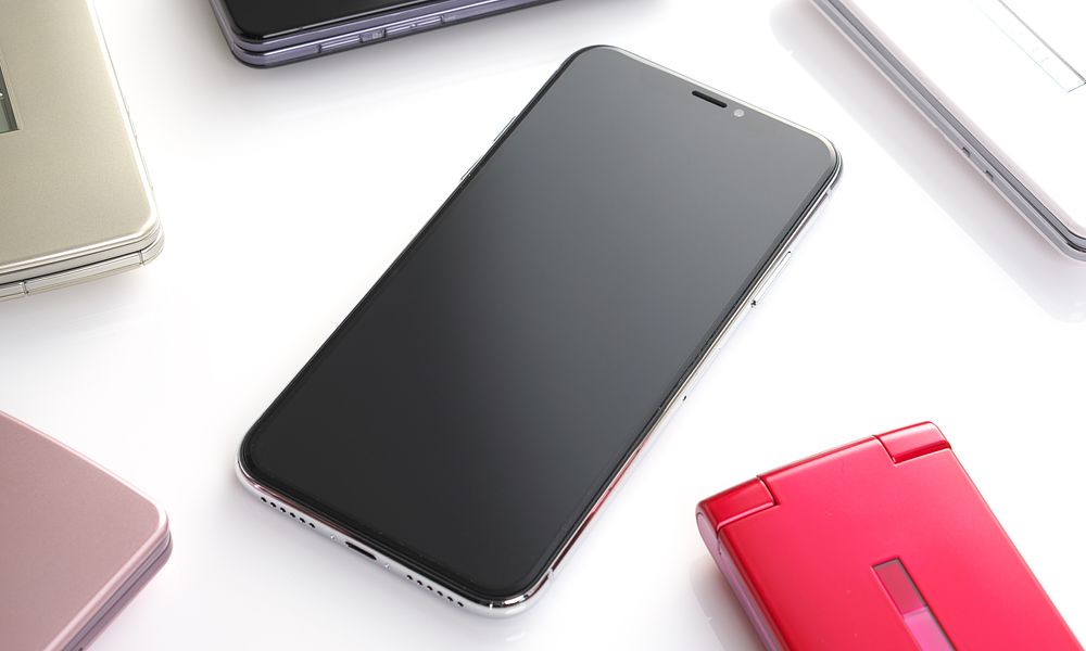赤ロムとは？白ロム・黒ロムとの違いとスマホ購入前の確認方法